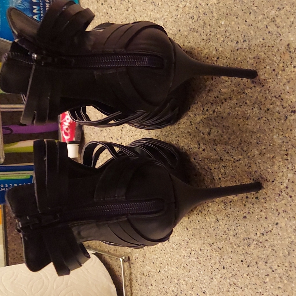 High Heels - Picture 4 of 6